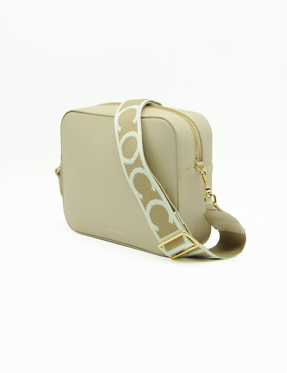 Borsa tracolla Coccinelle Tebe Sandshell in pelle beige con tracolla logo bianco