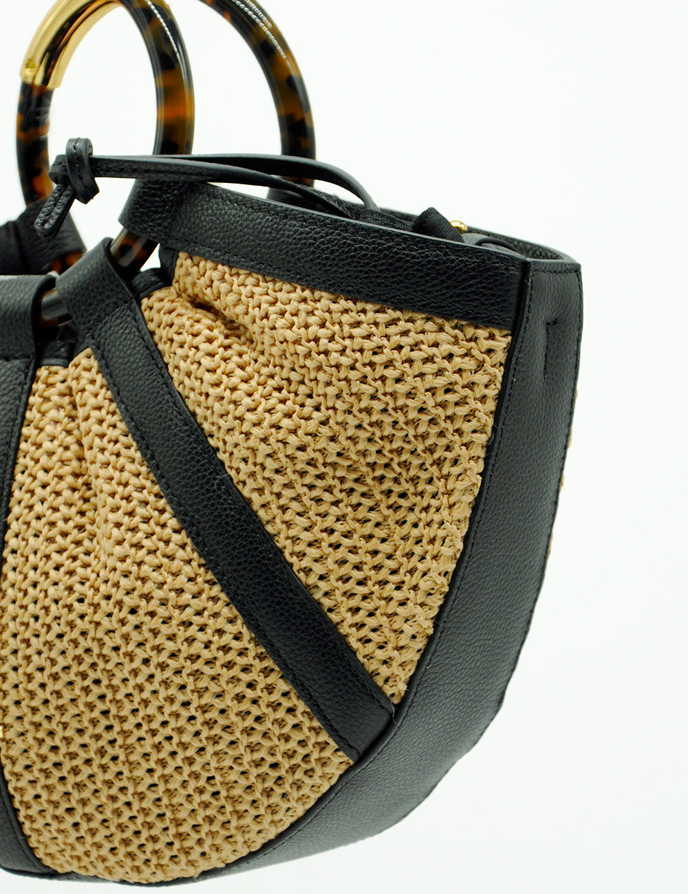 Borsa Coccinelle Shell Straw Natural in paglia naturale con rifiniture nere e anelli tartarugati