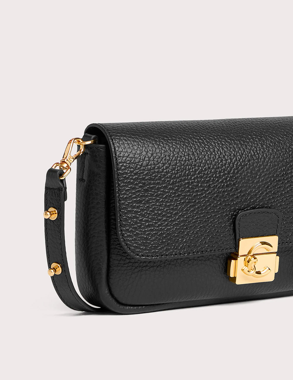Coccinelle c-me lock mini noir borsa a tracolla in pelle nera con hardware dorato e chiusura interlocking cc classica