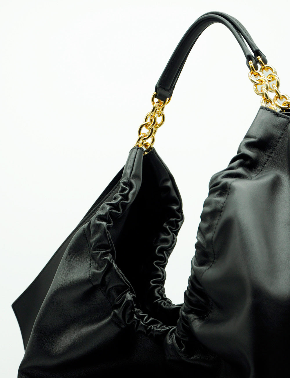 Borsa hobo Coccinelle Smash Noir in pelle nera con catena dorata