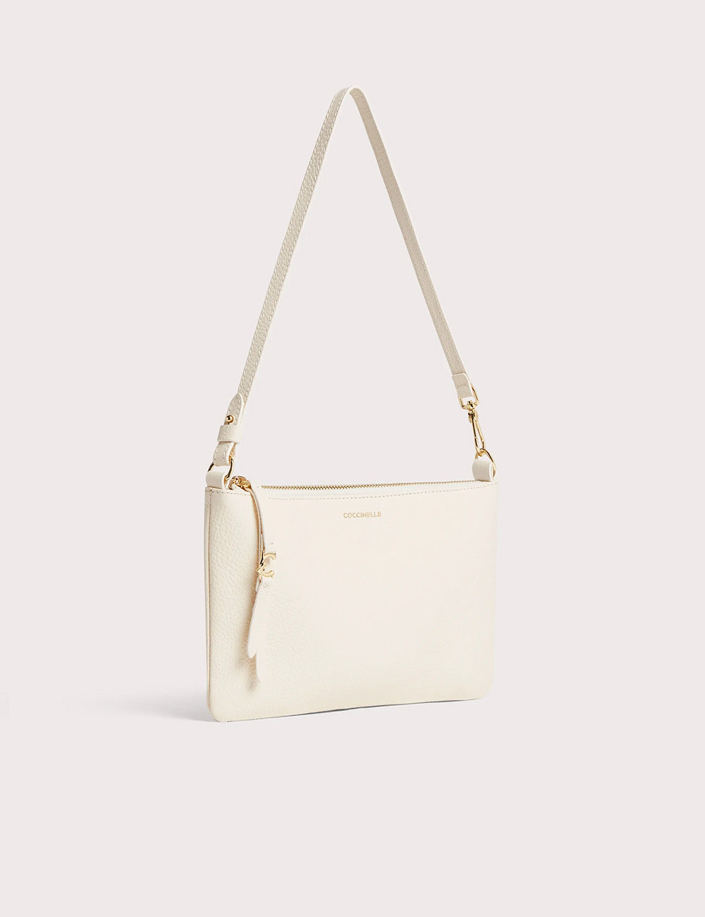 Borsa Coccinelle C-Easy Mini Pearl in pelle avorio con hardware dorato e tracolla sottile