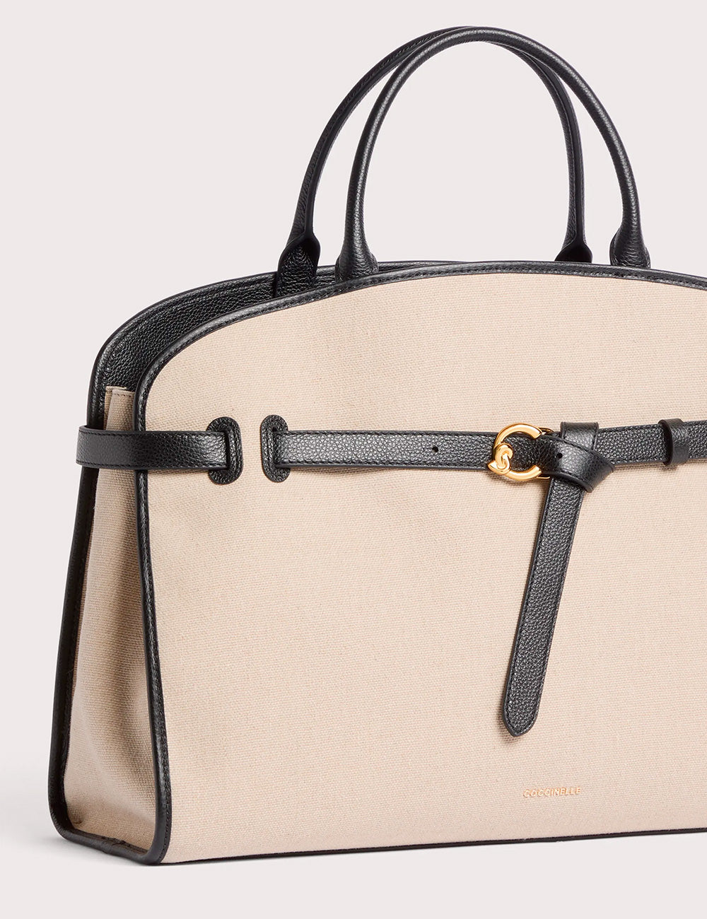 Borsa grande Coccinelle Sabine Natural in canvas beige con profili e manici in pelle nera e fibbia oro