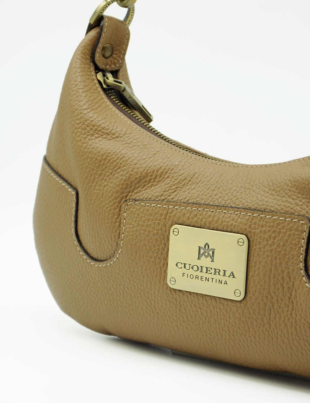 Borsa hobo piccola Bella Desert in cuoio tannato con placca oro Cuoieria Fiorentina