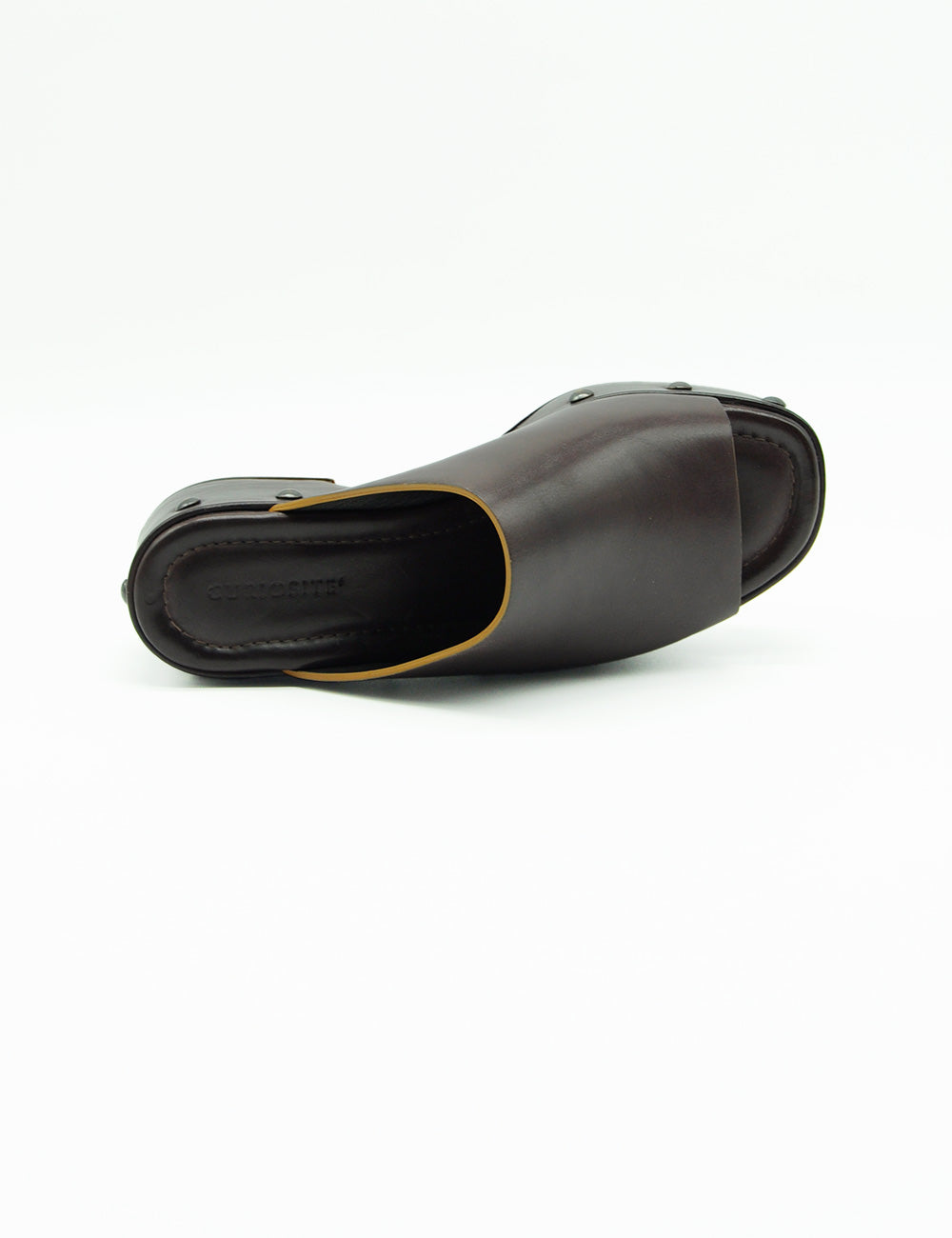 Castagno Zoccolo Curiosité: mules in pelle marrone scuro con tacco basso e fodera beige