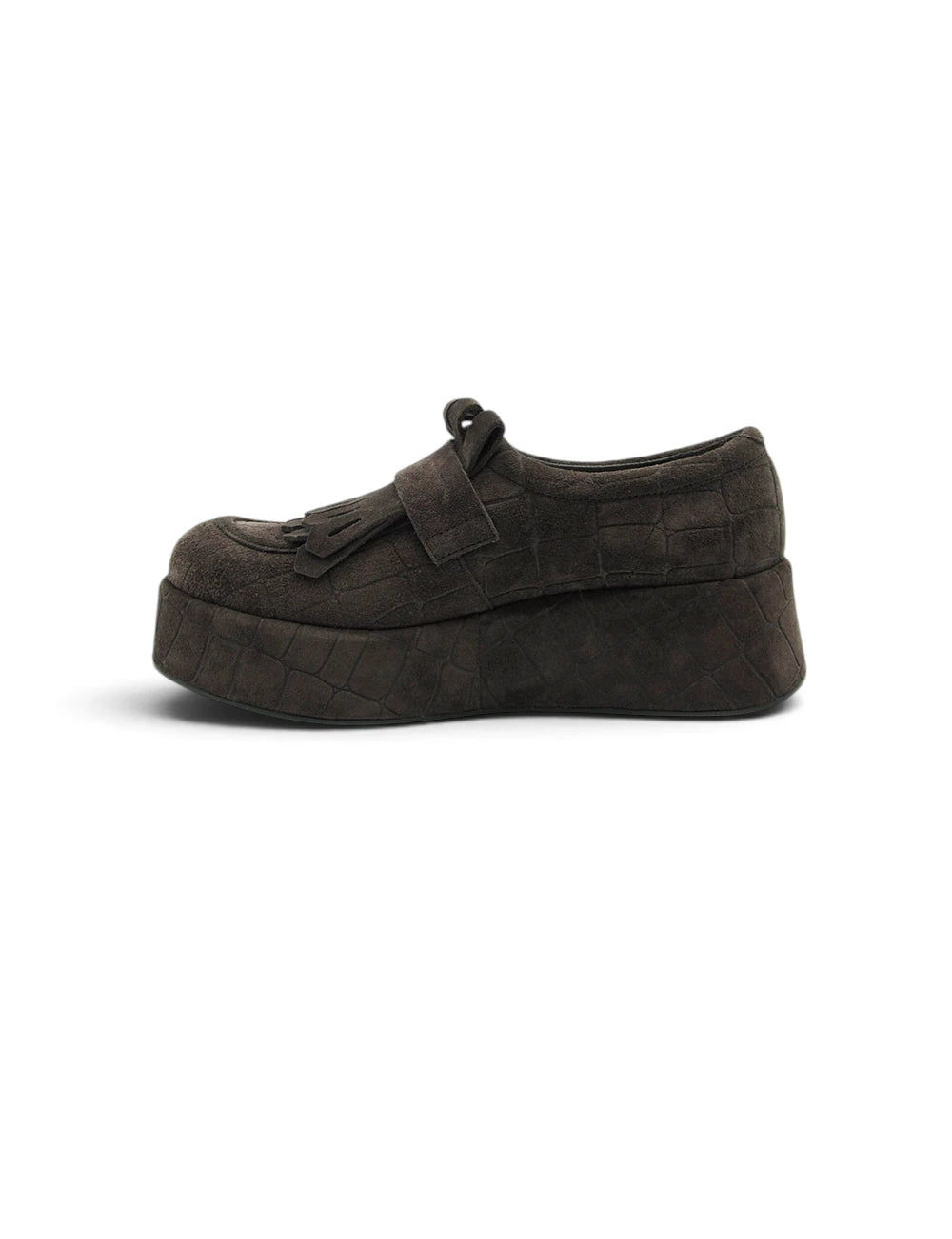 Elvio Zanon mocassino platform moro in camoscio marrone scuro con texture coccodrillo e dettaglio nappine decorativo