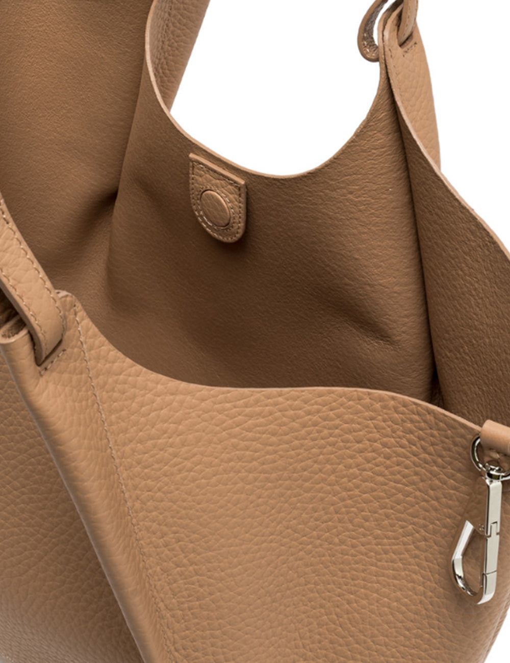 Borsa tote in pelle ciottolata color tan con chiusura metallica argento e bottone circolare, Gianni Chiarini Dua Clay