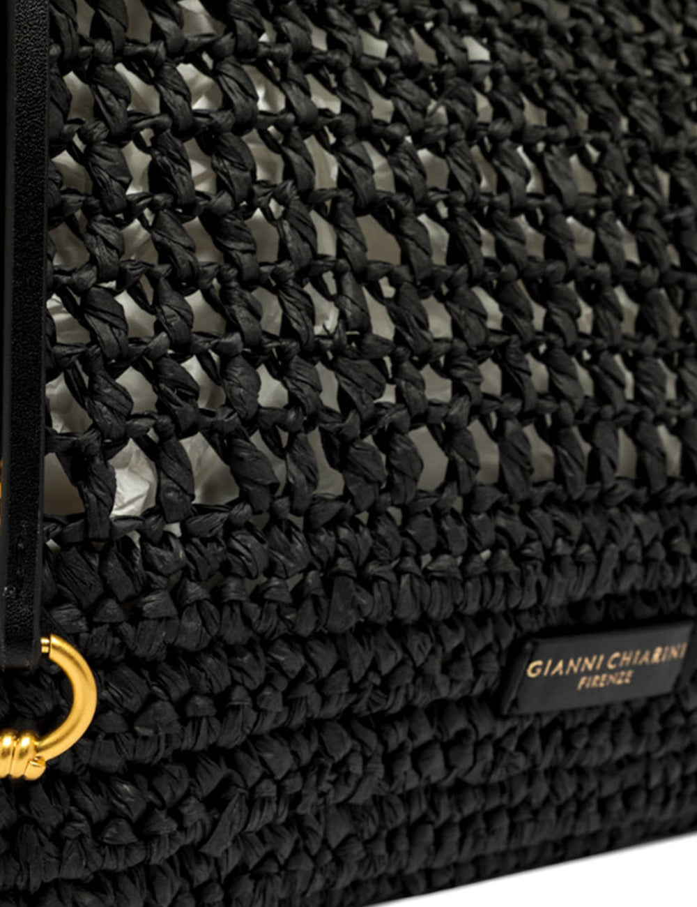 Borsa a tracolla in paglia nera intrecciata con hardware dorato e etichetta in pelle Gianni Chiarini Pouch Nefeli Nera