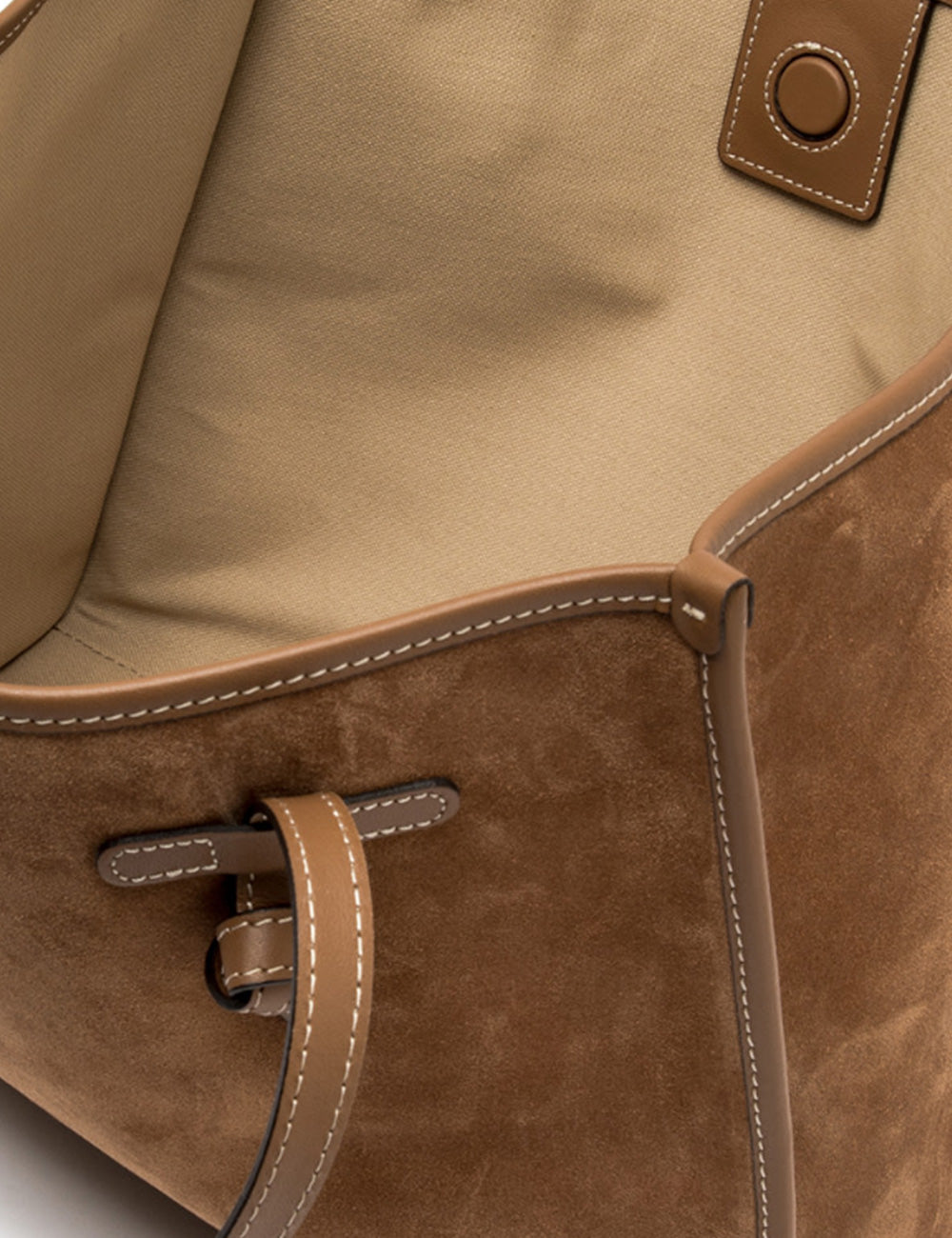 Borsa tote in suede caramello Marcella Gianni Chiarini con cuciture beige e chiusura a pattina in pelle