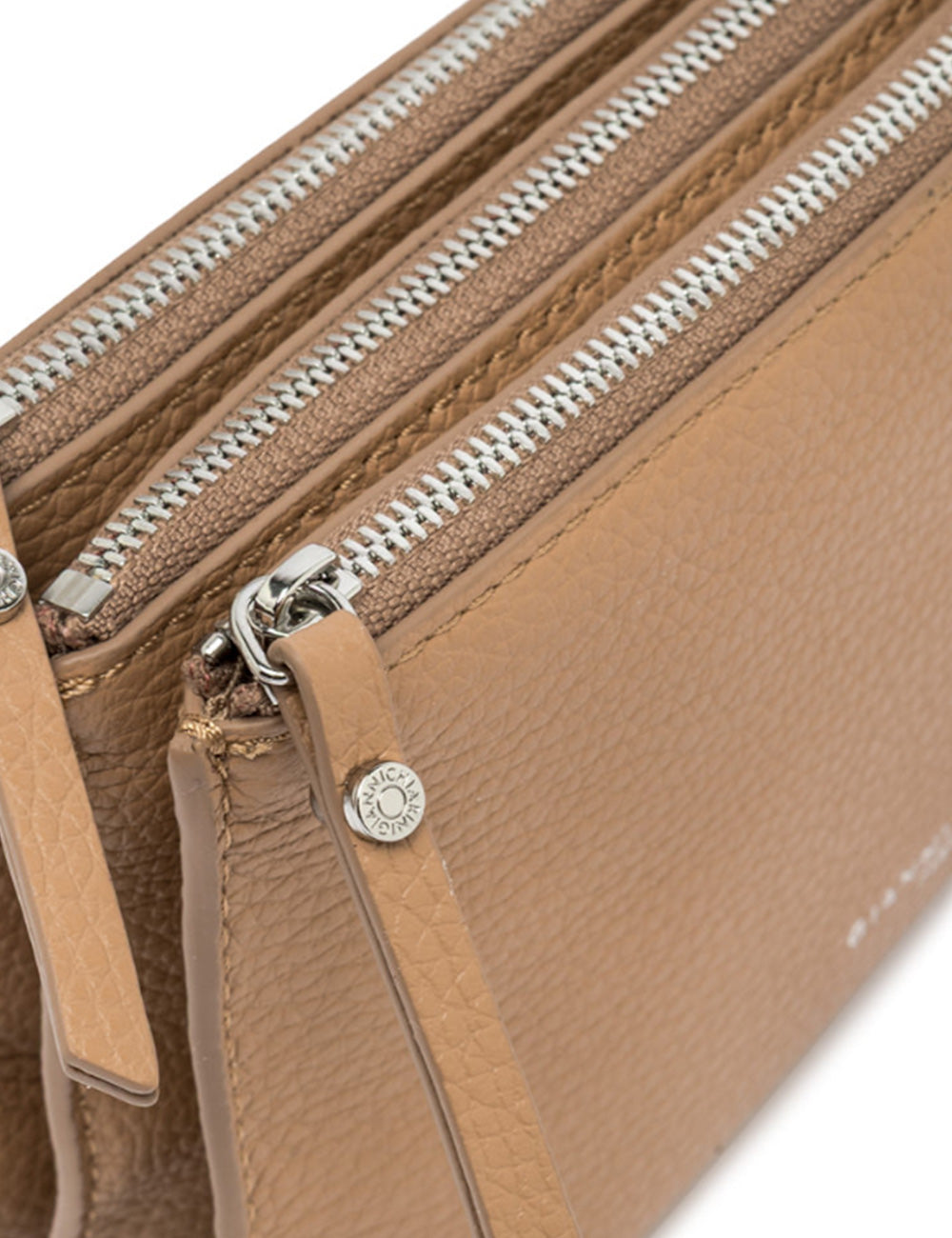 Borsa tracolla Gianni Chiarini Lucille in pelle tan con zip silver