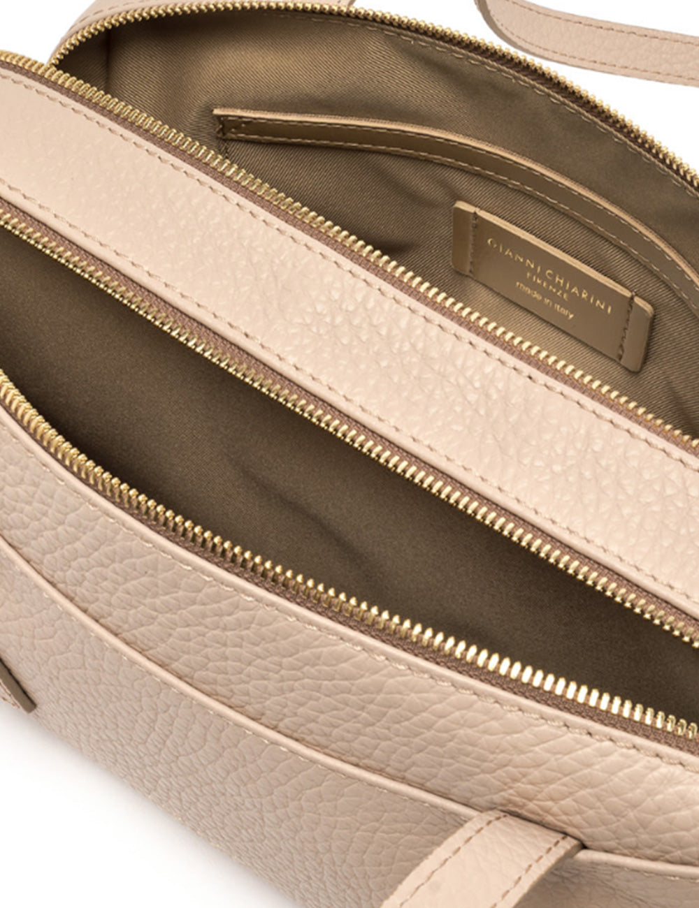 Borsa crossbody Gianni Chiarini Dea in Pink Salt, pelle beige ciottolata, zip dorate