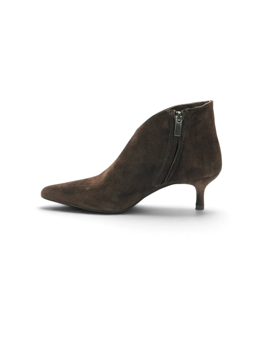 Tronchetto gardenia testa moro in camoscio tan con punta affilata e tacco sottile elegante
