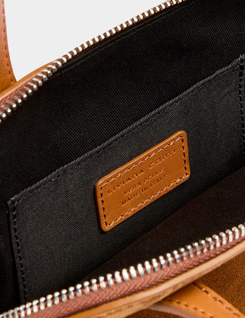 Borsa Liviana Conti Lucille Brandy con patch in pelle color brandy e scritta Made in Italy