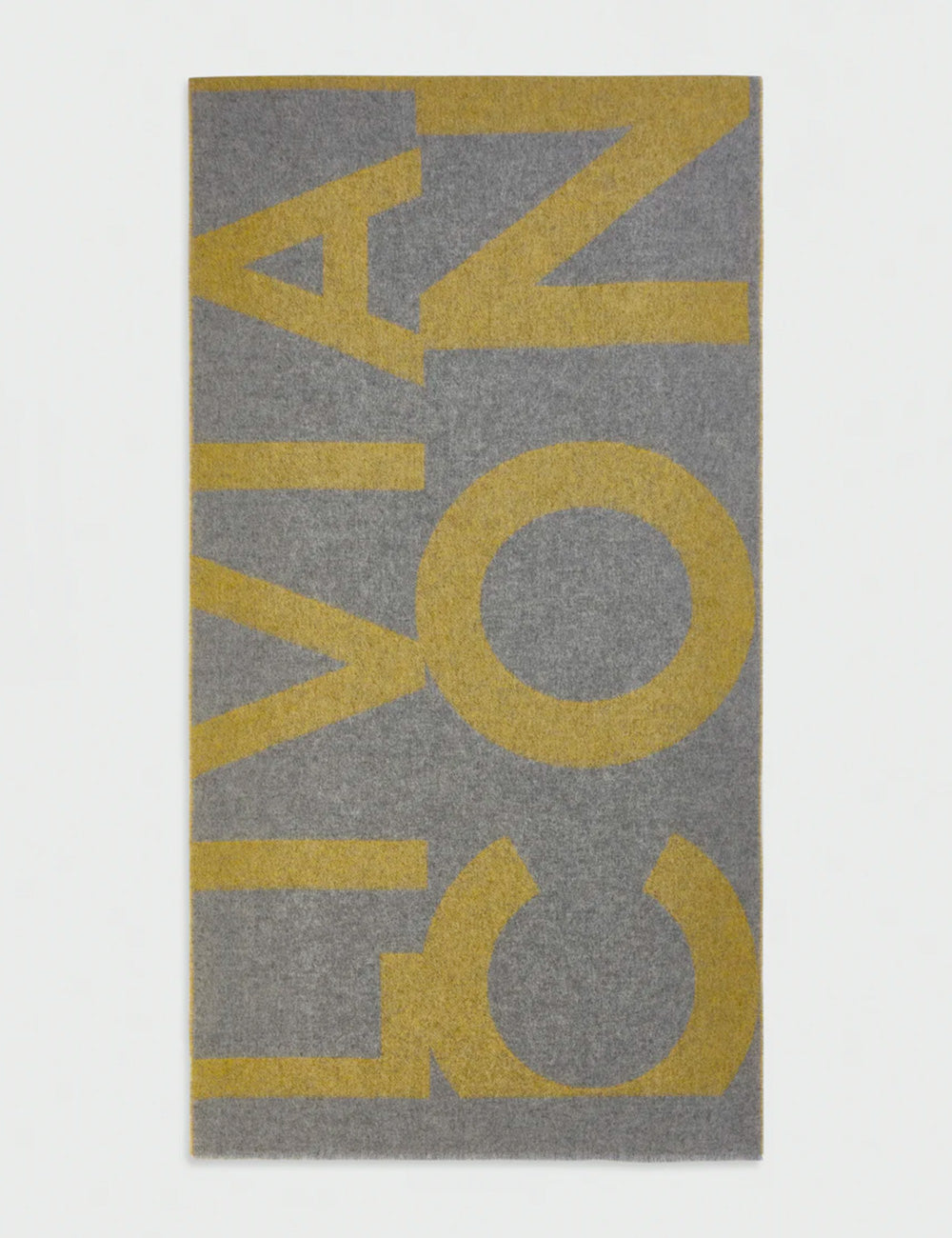Sciarpa liviana conti in maglia grigia con lettering giallo vivace livia ideale per look casual invernali
