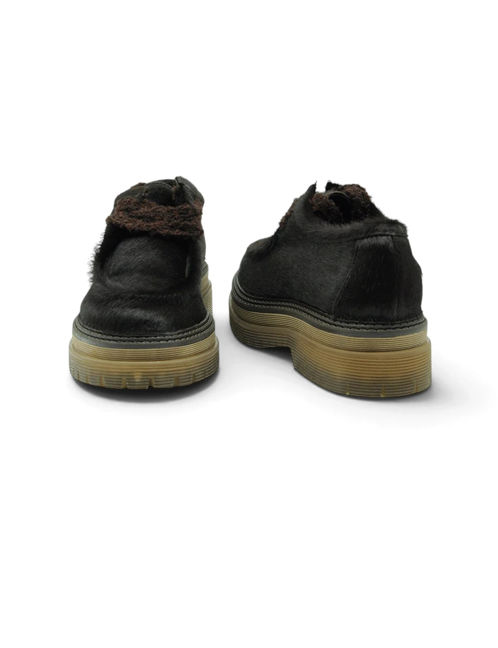 Les tulipes stringata testa moro platform in suede nero con fodera in shearling marrone e suola gialla usurata