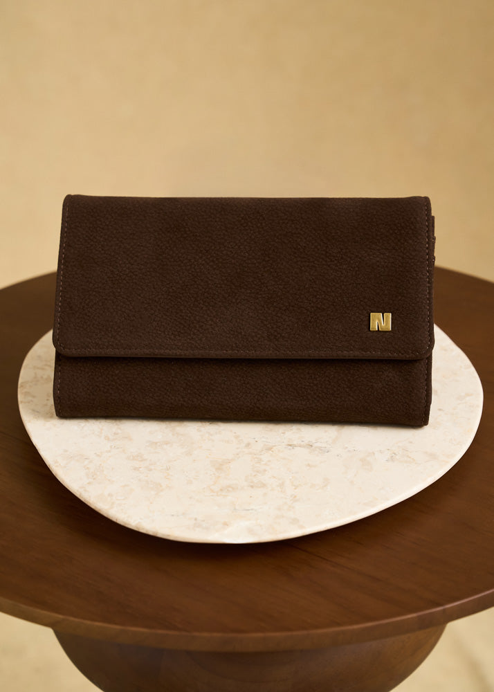Dark brown suede clutch nalì portafogli montana testa moro con logo n in metallo dorato sul davanti