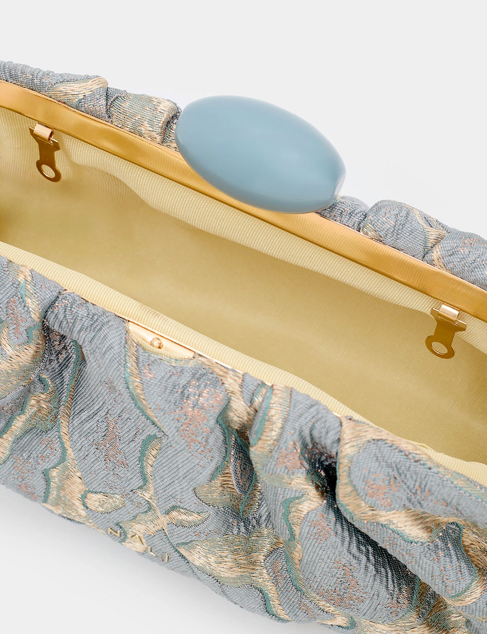 Pochette Nalì Isabella Blu con fermaglio ovale azzurro chiaro