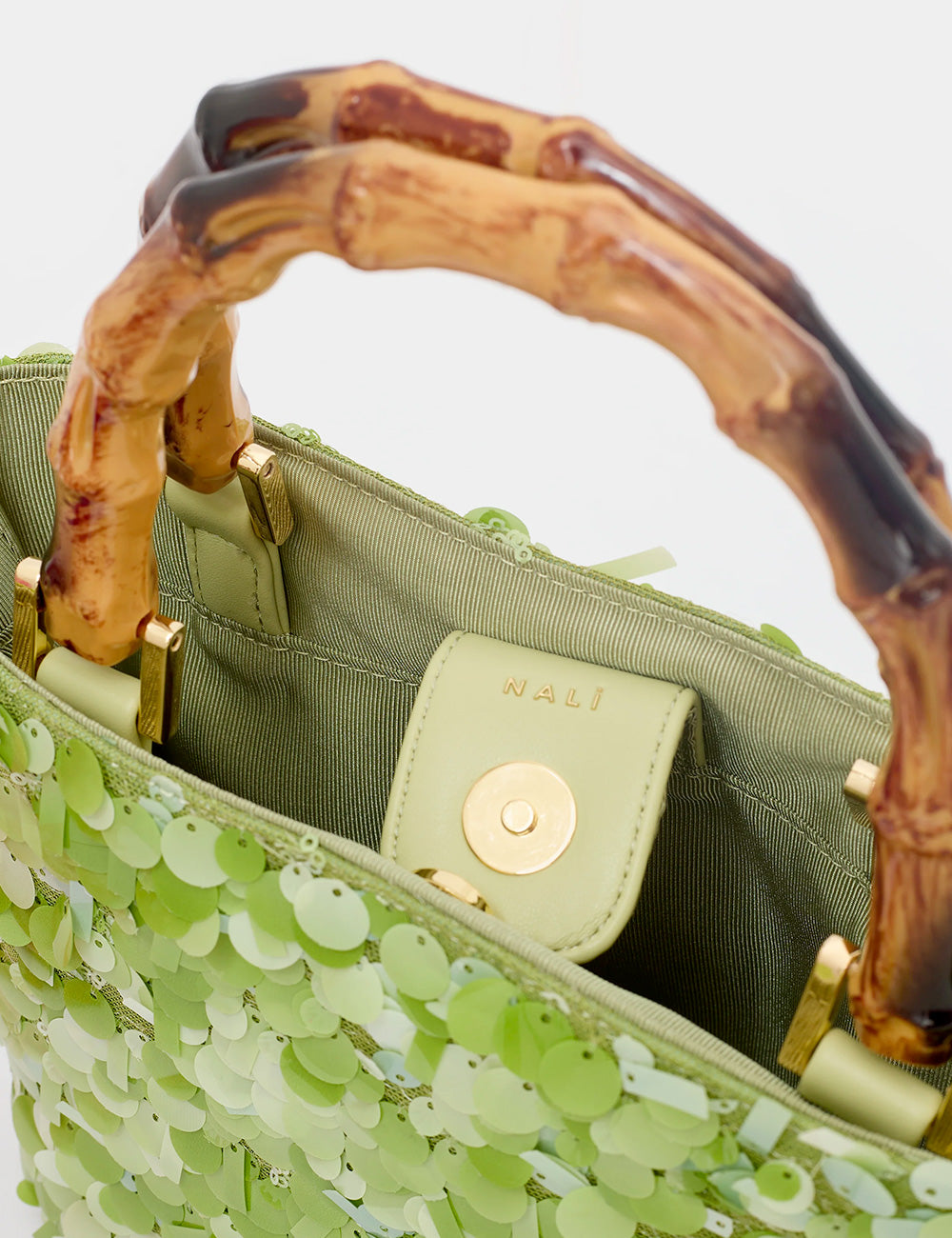 Borsa Nalì A Mano Nizza Verde in verde chiaro con paillettes, manici in bambù e hardware dorato