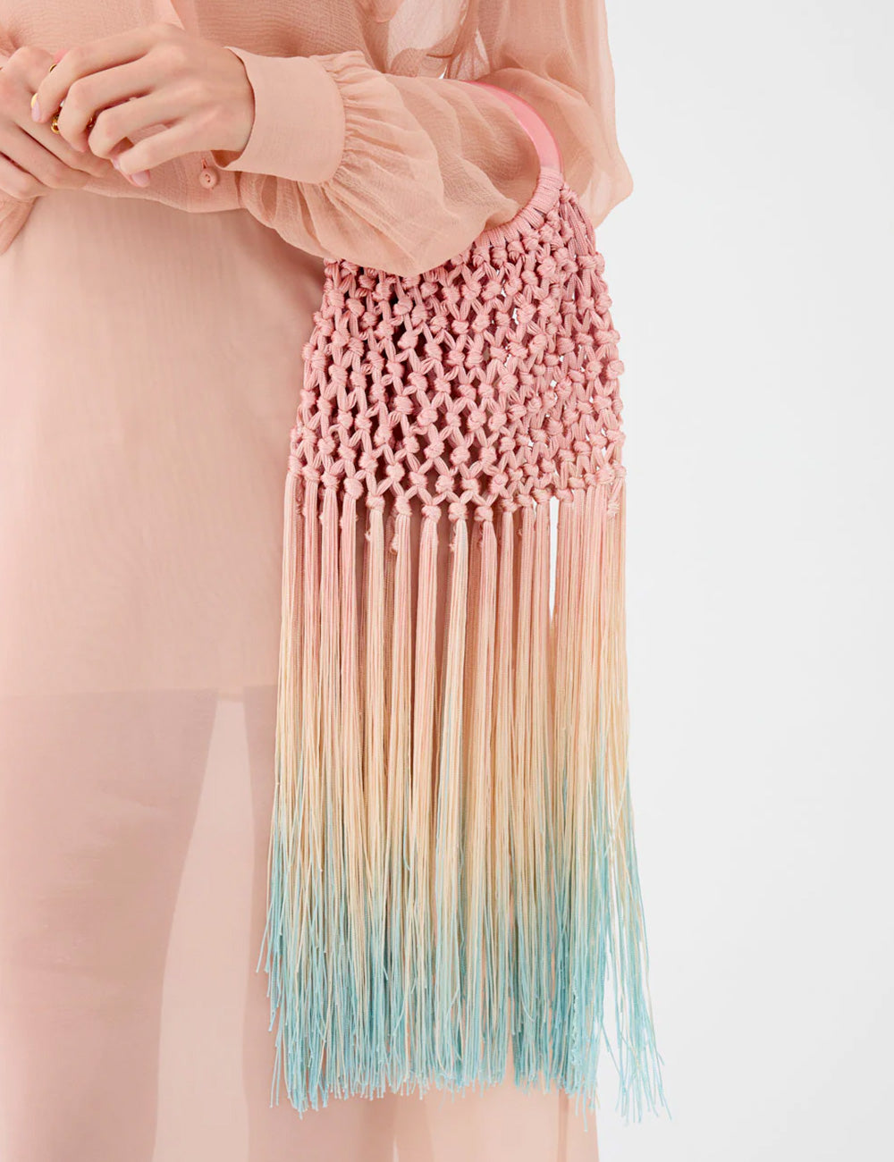 Borsa macramè Nalì A Mano Nerea Rosa rosa con frange sfumate pesca-azzurro chiaro