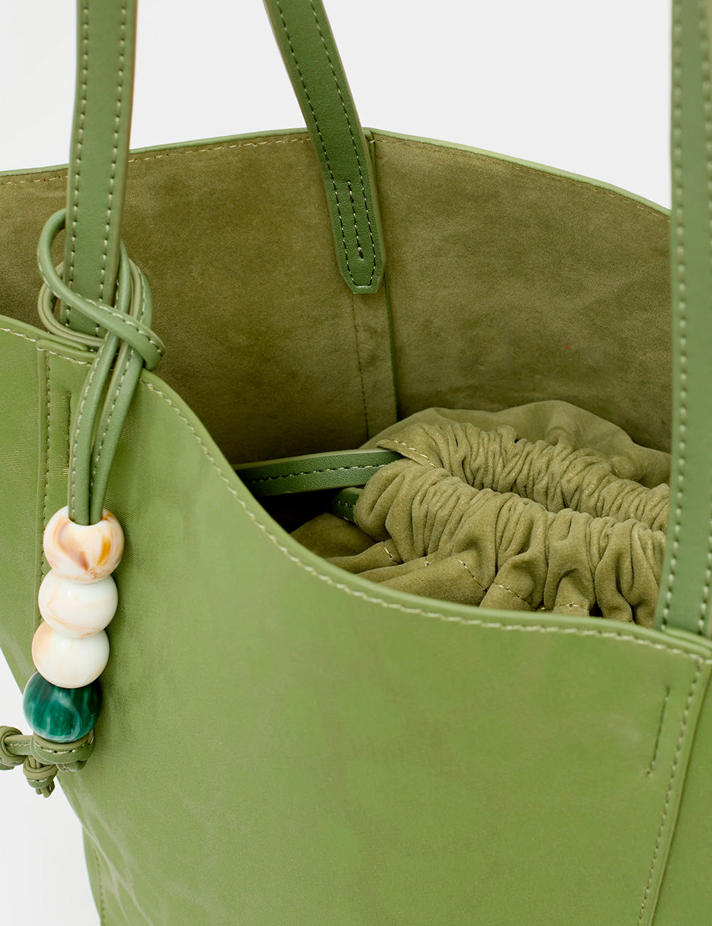 Borsa tote Nalì A Spalla Perth Verde in suede verde oliva con manici e charm perline