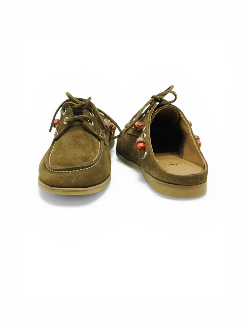 Scarpe da barca in camoscio verde oliva con perline arancioni sui lacci modello niche sabot velour tabacco