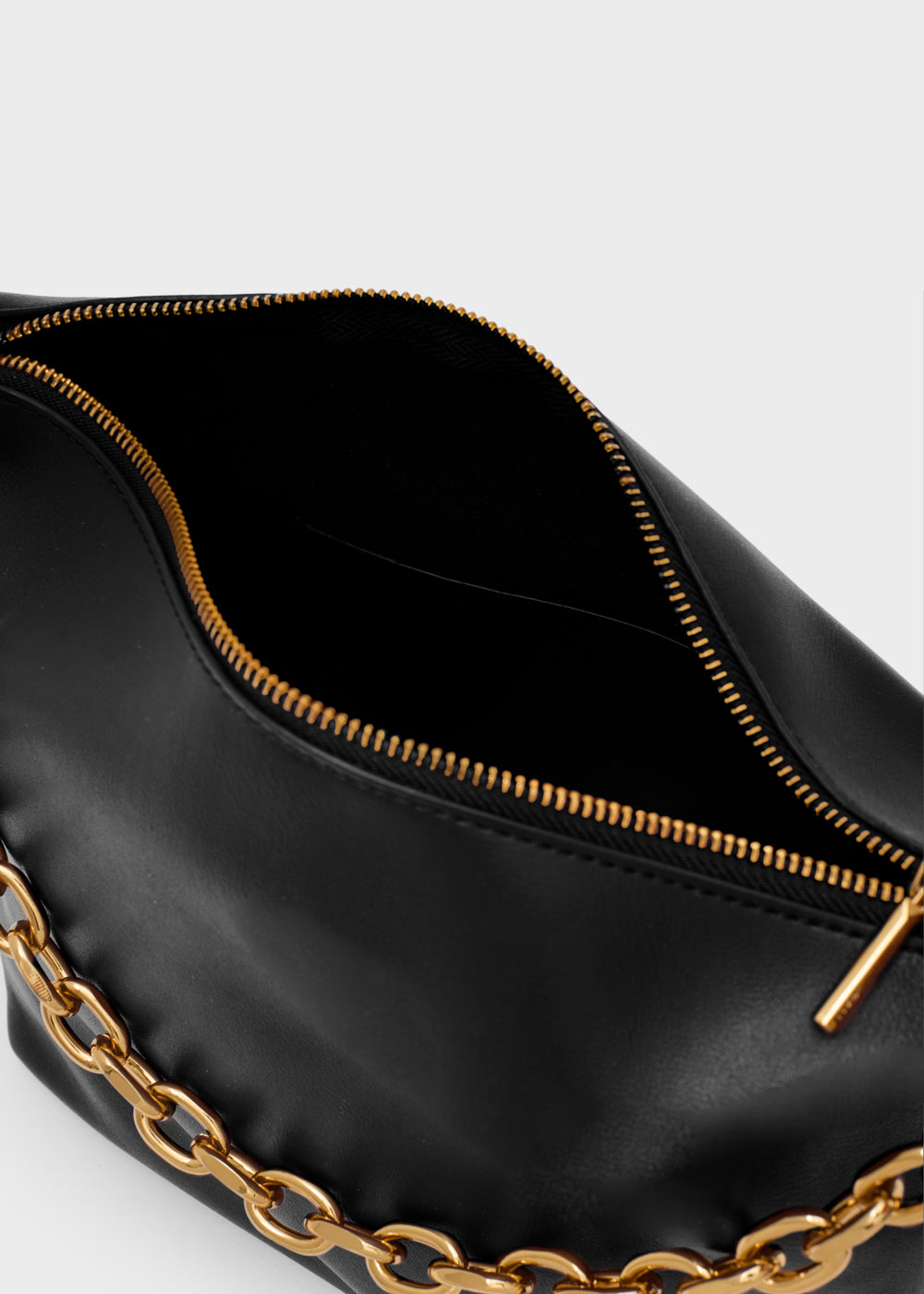 Nalì a spalla teda catena nero borsa nera in pelle con tracolla a catena oro e chiusura a zip
