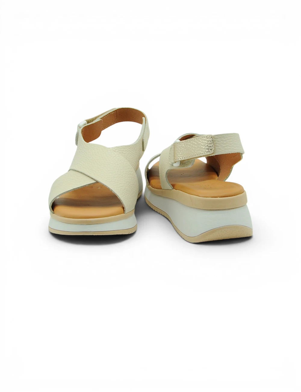 Cream colored platform sandals oh my sandals sandalo soraya hielo with cross strap design and light beige soles