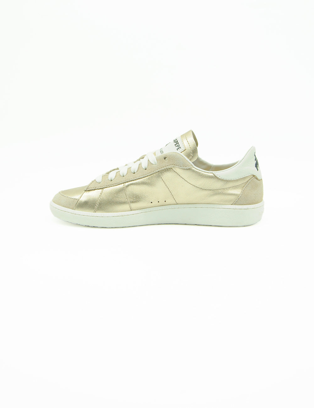 Sneaker Patrizia Pepe Skin 93 oro lucido con lacci bianchi e suola coordinata