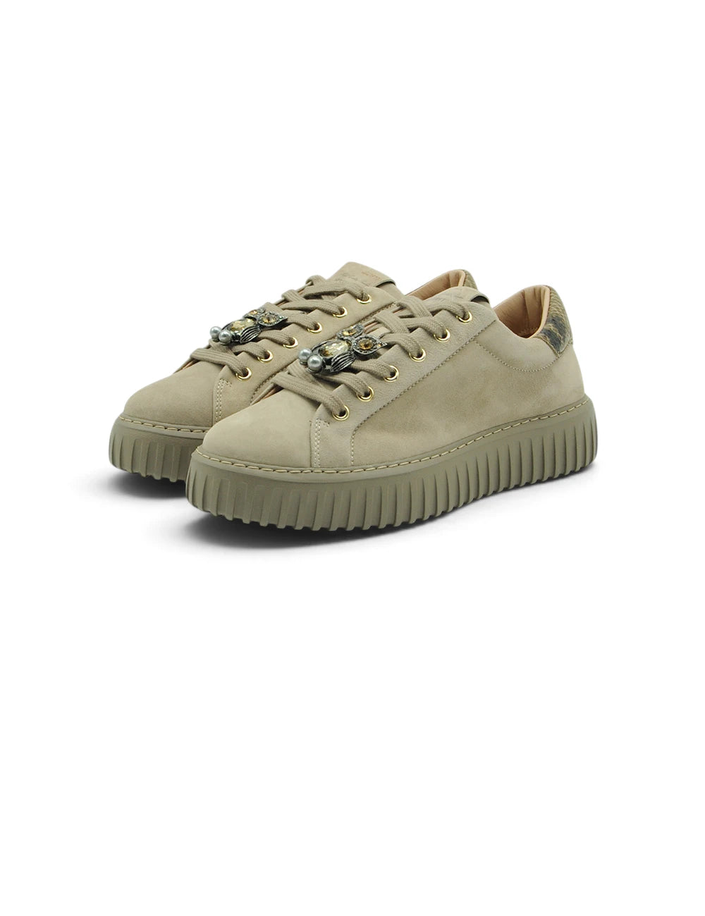 Beige sneaker stokton kid in suede nocciola con plateau, dettagli metallici sulle stringhe e suola in gomma textured