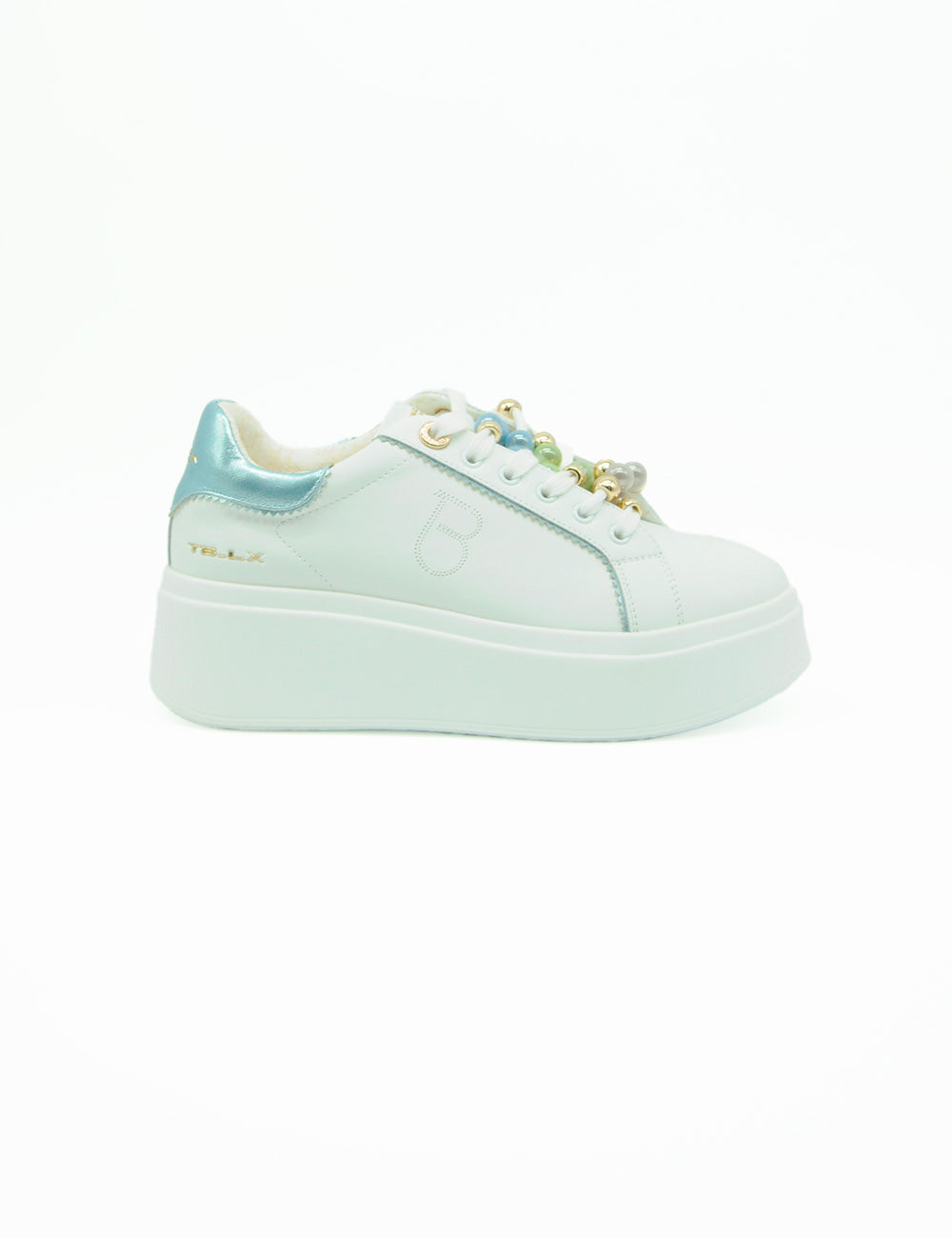 Sneaker Tosca Blu Clara Bianca bianca con tallone metallico azzurro chiaro e perline decorative sulle stringhe