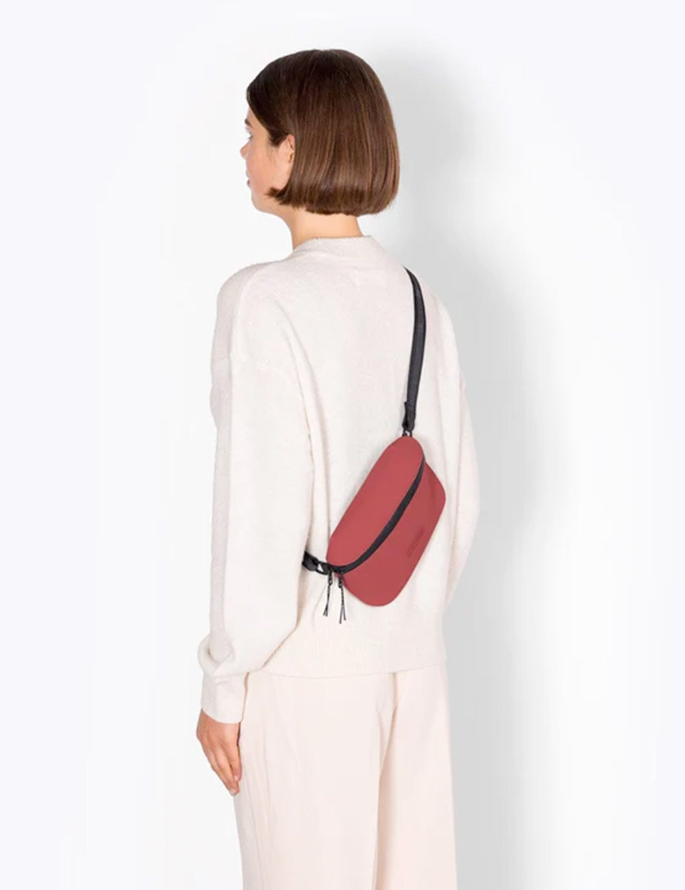 Rosso crossbody bag ucon acrobatics jona aloe hibiscus con tracolla nera e zip elegante e minimalista