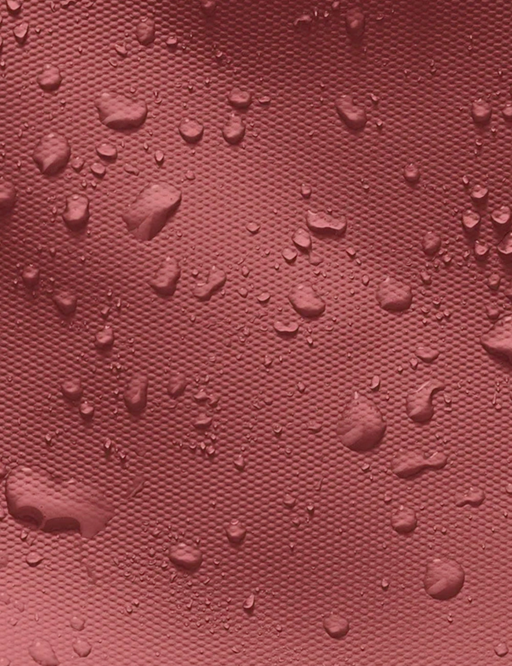 Tessuto rosso testurizzato con gocce d acqua della borsa ucon acrobatics jona aloe hibiscus