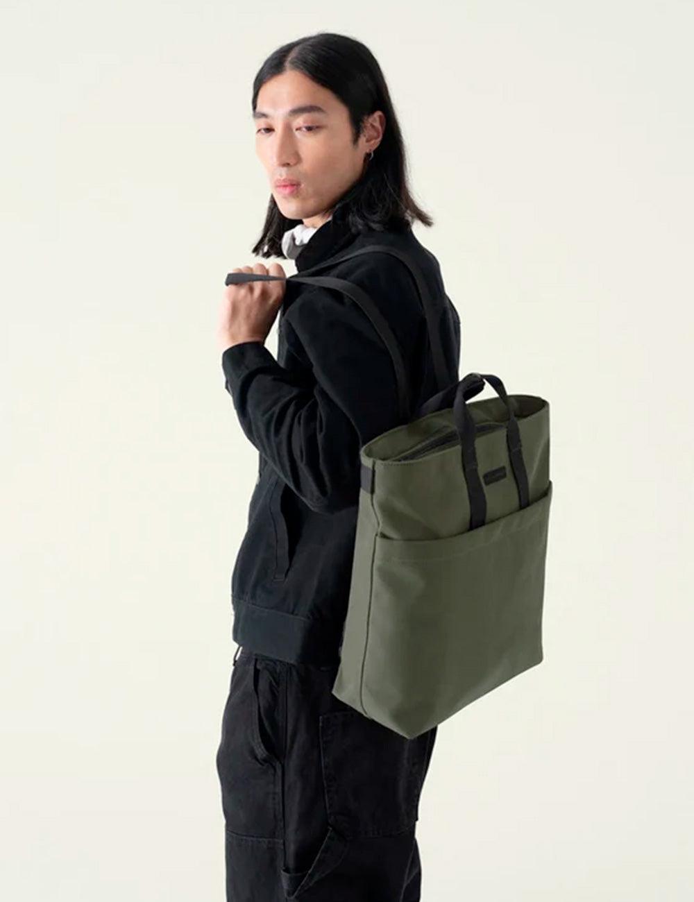 Zaino olive green in tela con cinghie nere e tasca frontale ucon acrobatics nolan olive