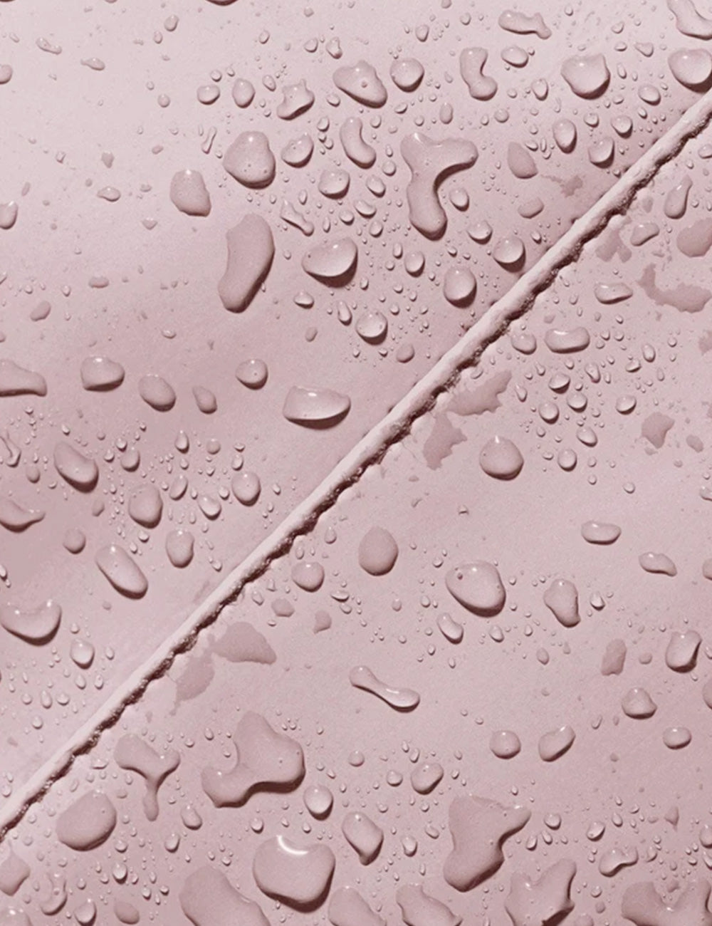 Superficie rosa in ceramica con gocce d acqua per ucon acrobatics jona infinity rose elegante e funzionale