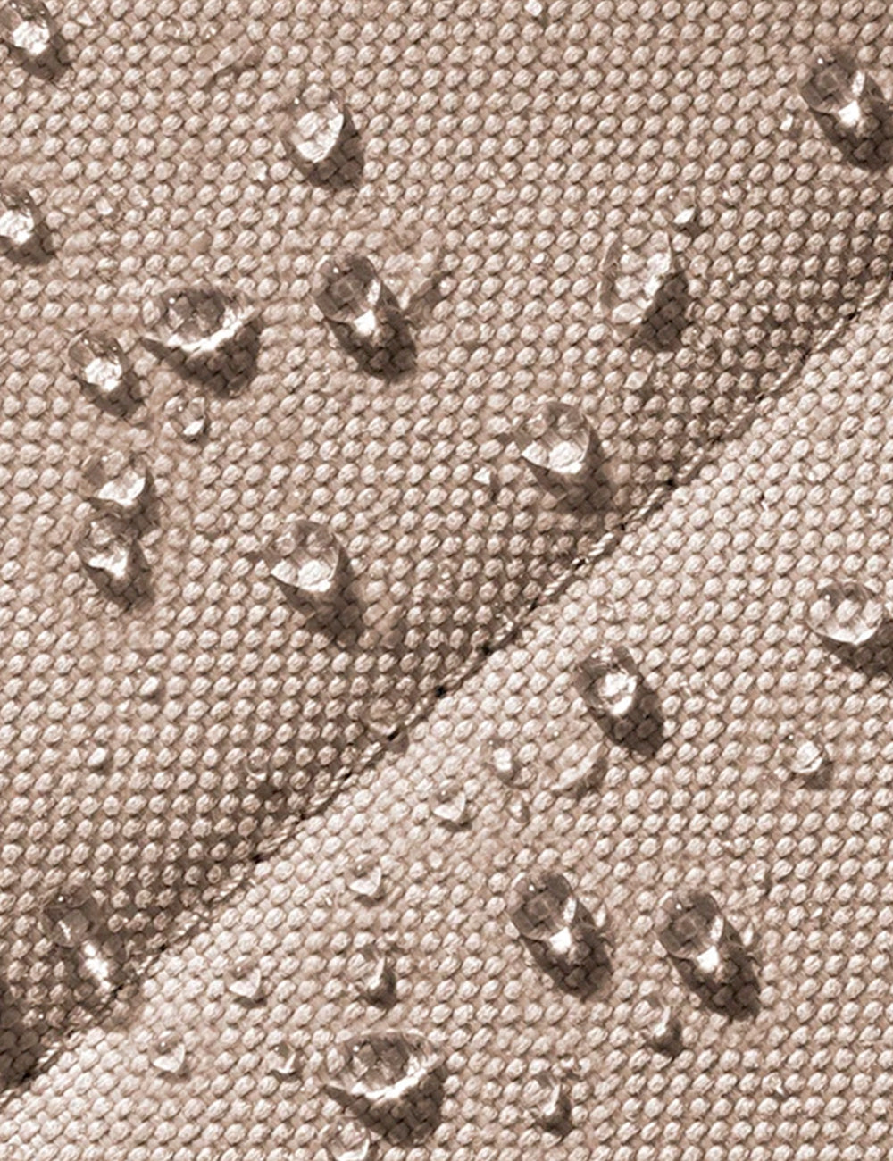Beige tessuto texturizzato con motivo intrecciato e gocce d acqua chiara nel prodotto ucon acrobatics hajo olive dark sand