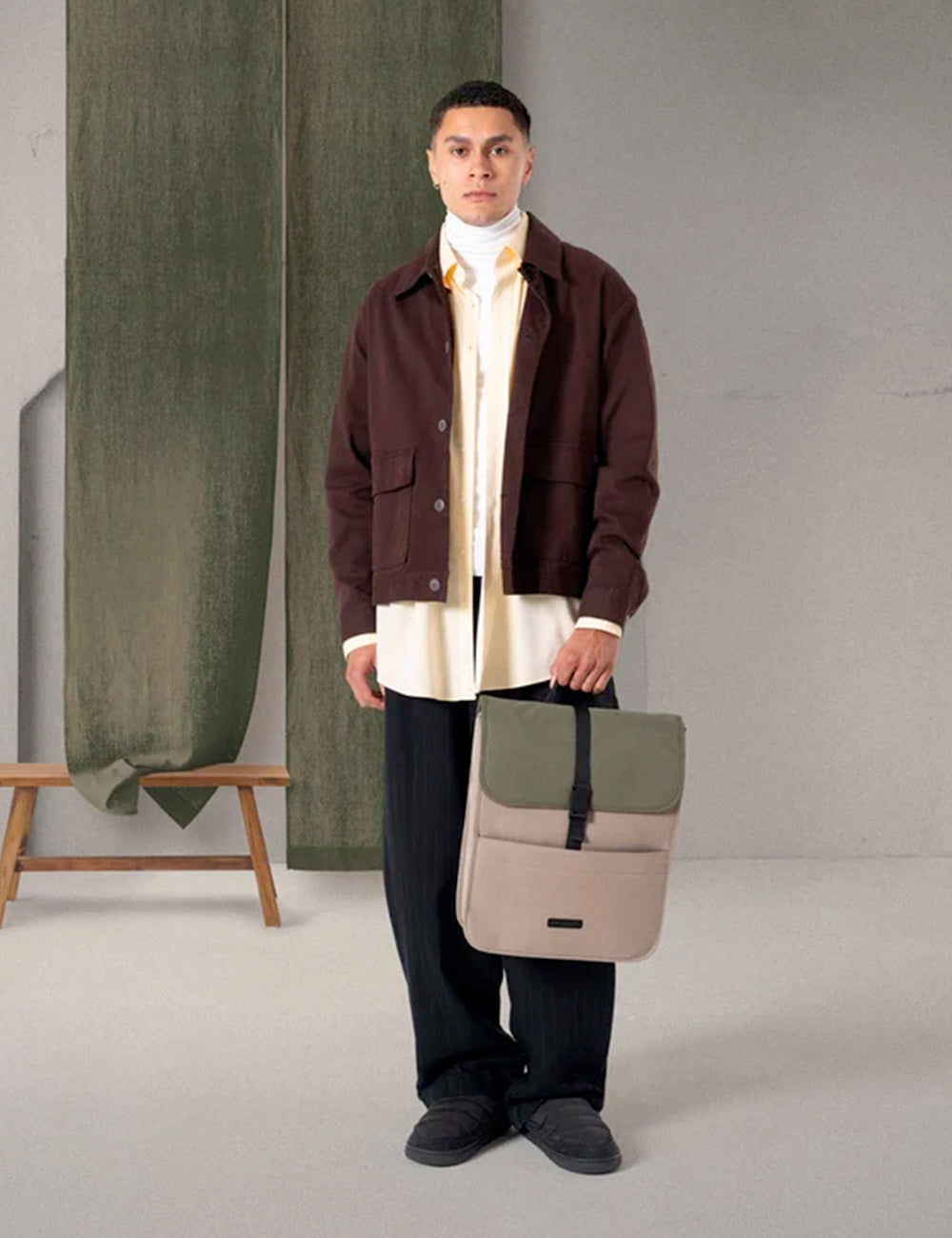 Minimalist borsa da lavoro a due toni ucon acrobatics kato olive dark sand beige con patta verde oliva e dettagli neri