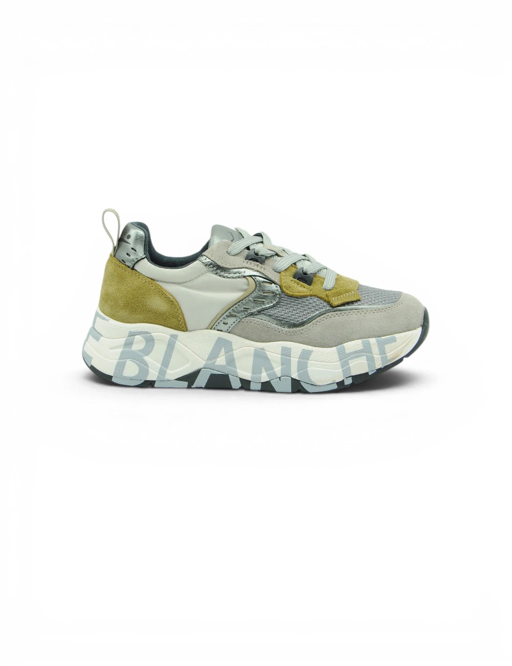 Sneaker voile blanche club105 grigio pietra in rete oliva e argento con suola bianca chunky e scritta bold grigia blanche